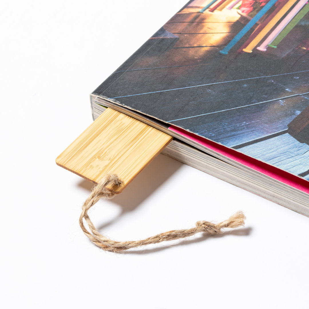 Bookmark Momo